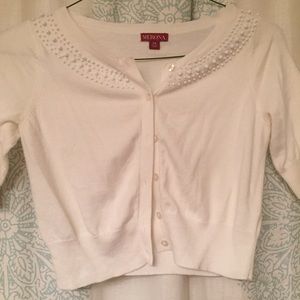 White cropped cardigan with button accents